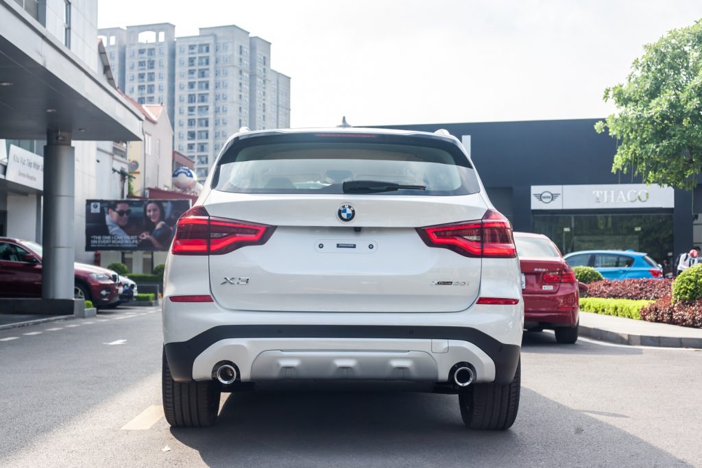 đuôi xe bmw x3