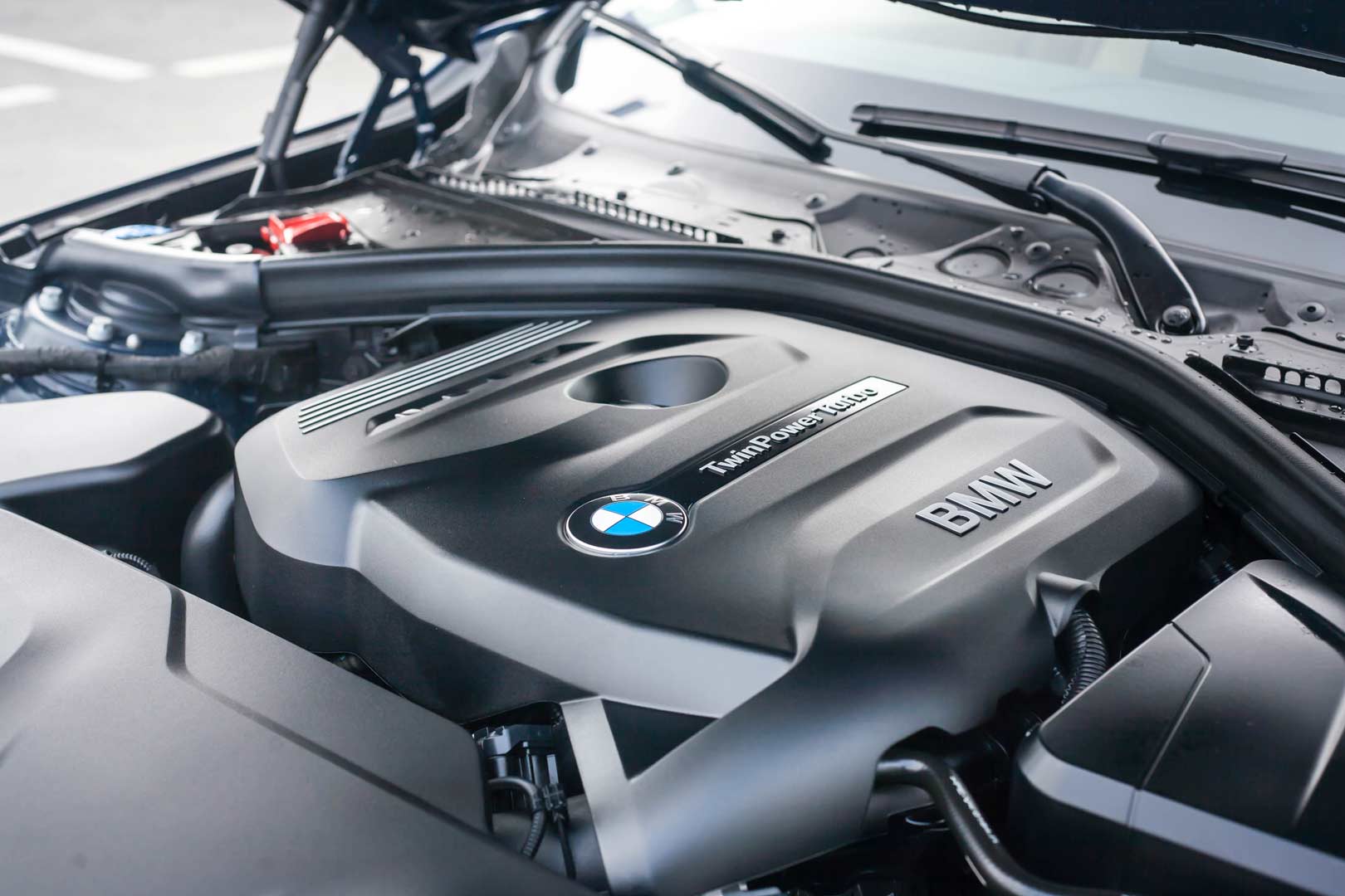 BMW 320i F30 độ kiểu M3 và lên vành hàng hiệu bán lại giá chưa đến 1 tỷ đồng