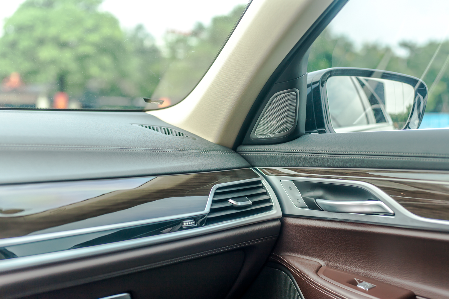 Taplo BMW 730Li - BMW Lê Văn Lương