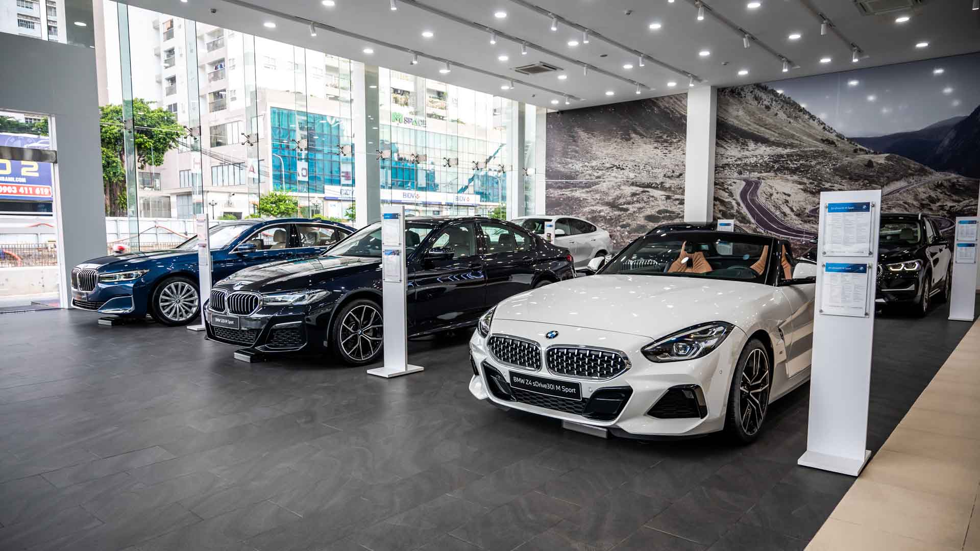Showroom BMW Lê Văn Lương
